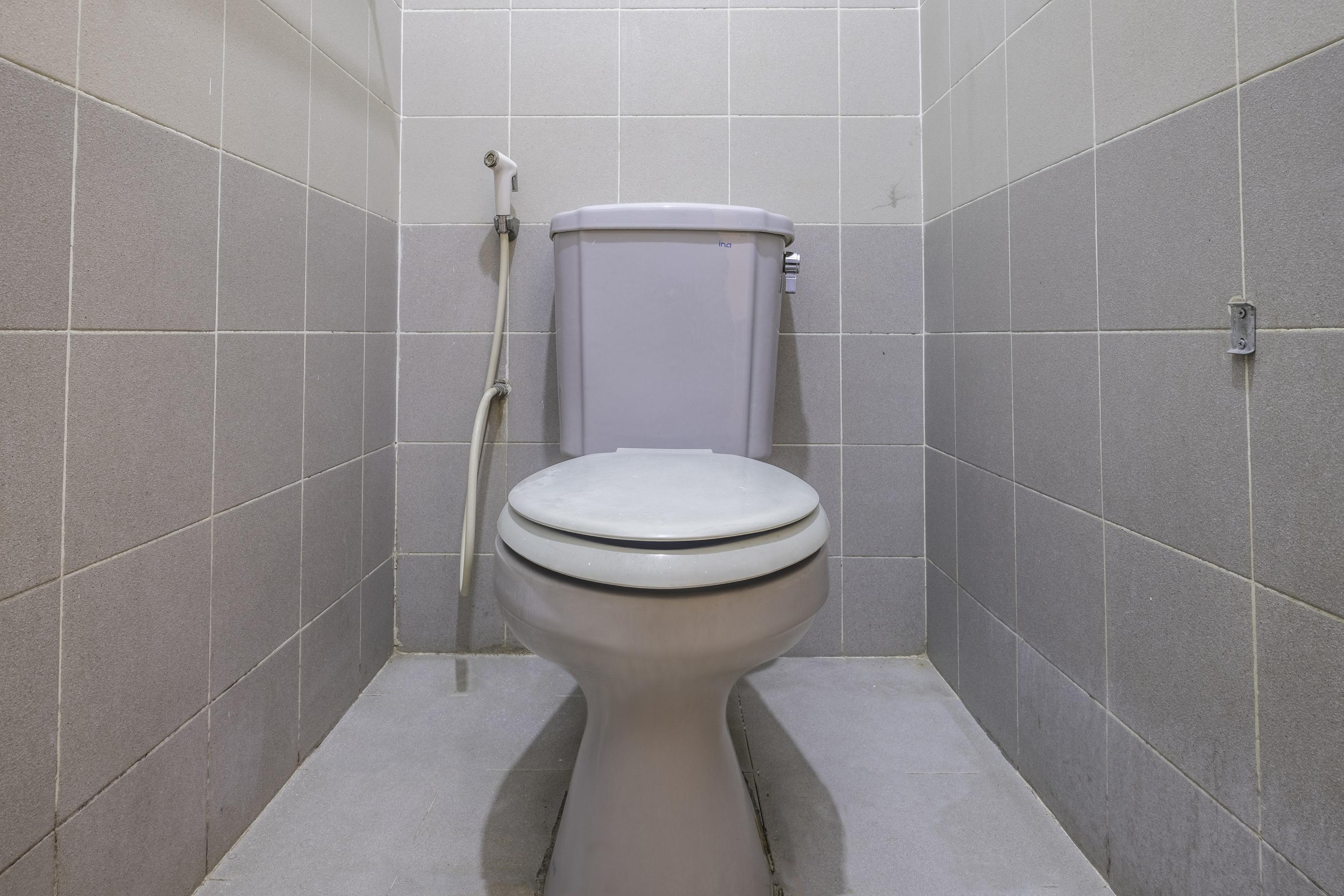 Oyo 1608 Feby Maisonatte Hotel