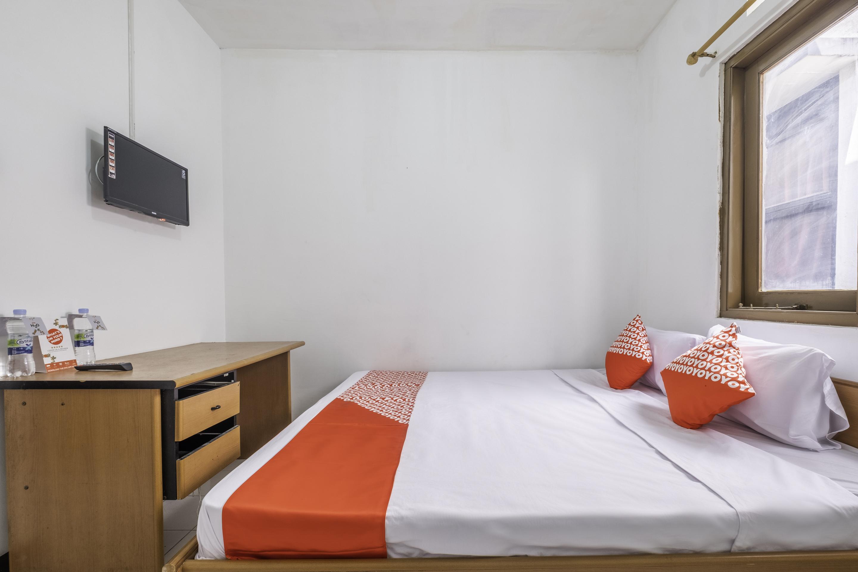 Oyo 1608 Feby Maisonatte Hotel