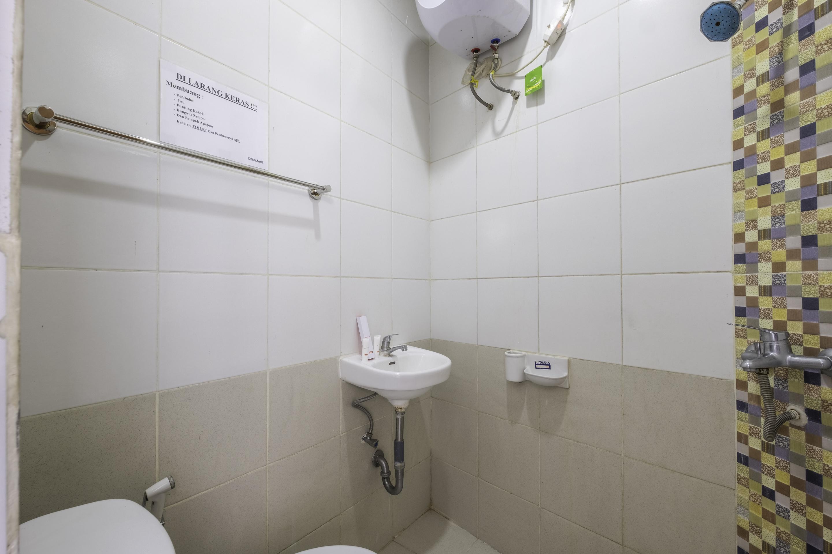 Oyo 1608 Feby Maisonatte Hotel 2*