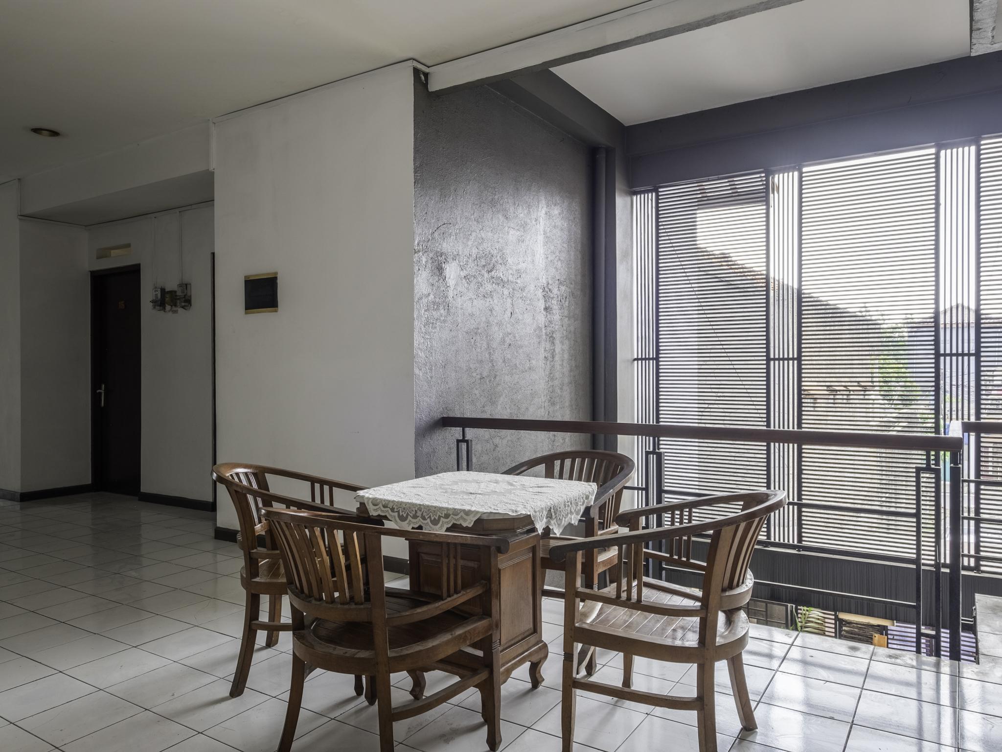 Hotel Oyo 1608 Feby Maisonatte 2*