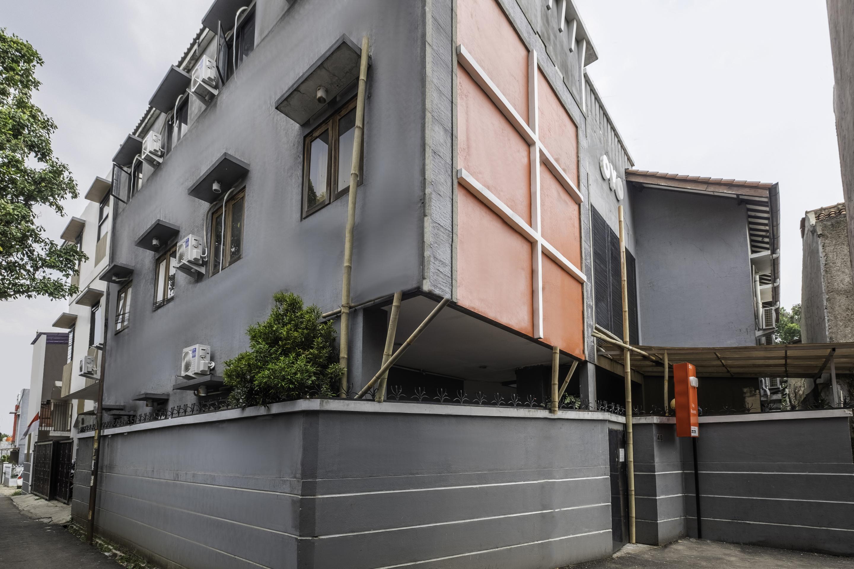 Hotel Oyo 1608 Feby Maisonatte 2*